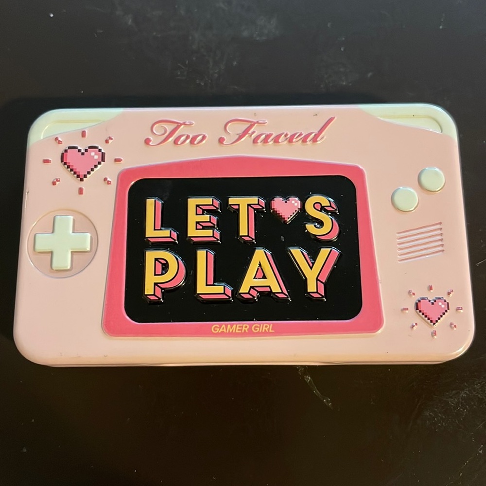 Too faced let’s play eye shadow palette